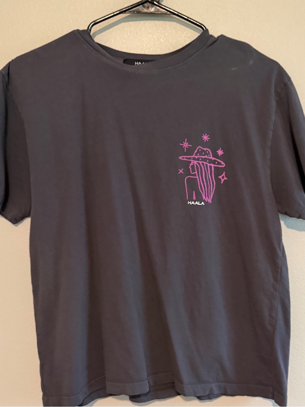 MHAALA Women's Short Sleeve Graphic Tee in Charcoal with Pink Motif